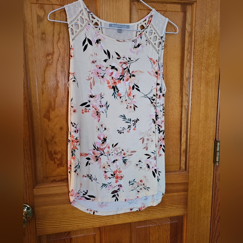 DanielRainn Cream Floral Tank Top